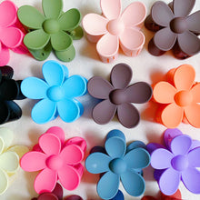 Load image into Gallery viewer, Daisy Days Hair Claw Set
