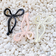 Load image into Gallery viewer, Annie Bow Hair Claw Set Of 3
